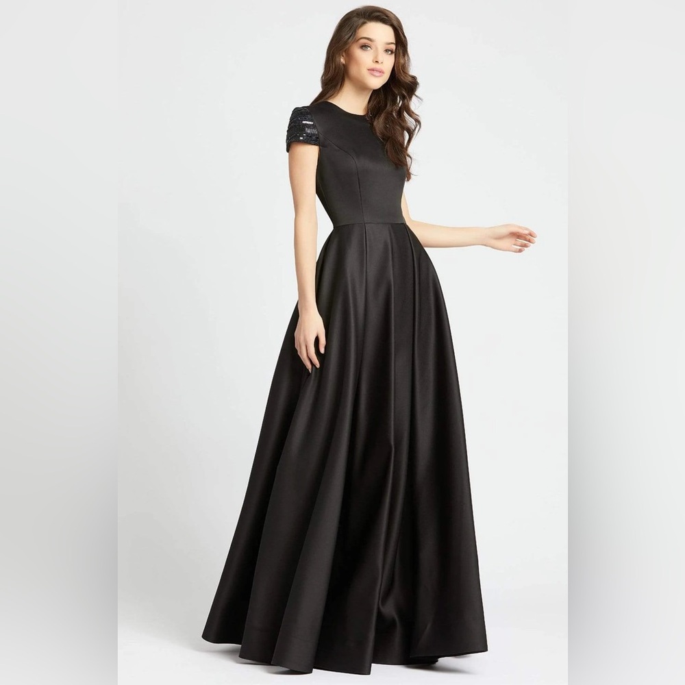Mac Duggal Black A-line Maxi Dress Short Sleeve Crew Neck